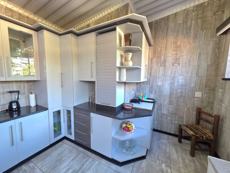 5 Bedroom Property for Sale in Jordania Free State